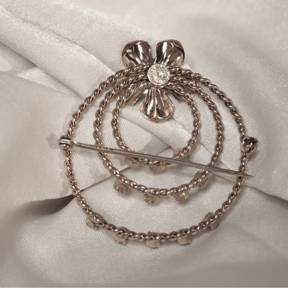 Vintage White Company Brooch Pin - 12 KT Gold-Plated with rhinestones - Picture 2 of 5